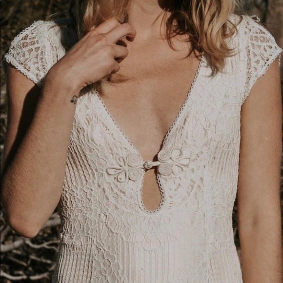 Spell and the Gypsy Wedding Dress - Picture 5 of 5